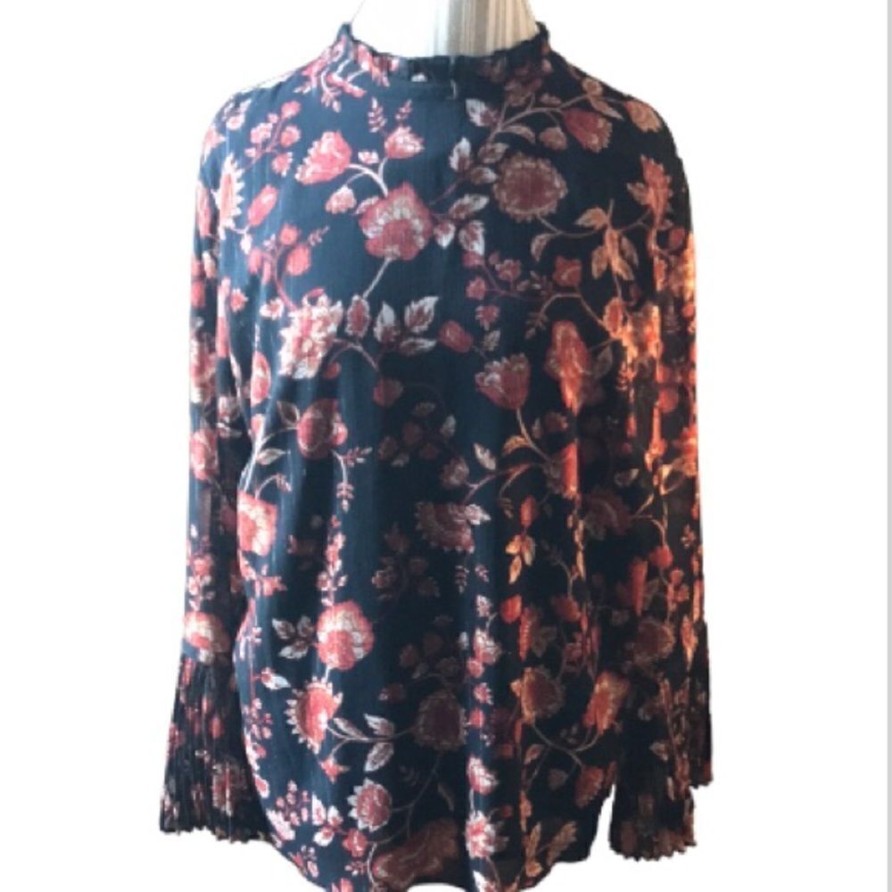 Chicos size large blouse like new top perfect condition